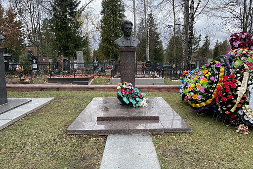 Могила партийного и государственного деятеля, дипломата В. В. Григорьева на кладбище Мазурино в Витебске, фото