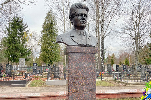 Могила партийного и государственного деятеля, дипломата В. В. Григорьева на кладбище Мазурино в Витебске, фото