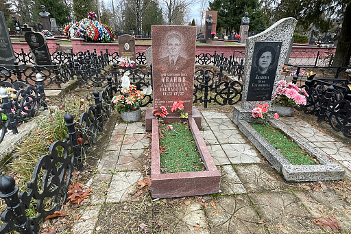 Могила Героя Советского Союза Иванова А. В. на кладбище Мазурино в Витебске, фото